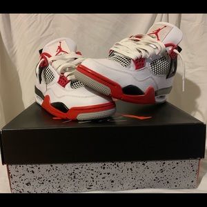 Brand new still in the box. Nike air Jordan 4retro